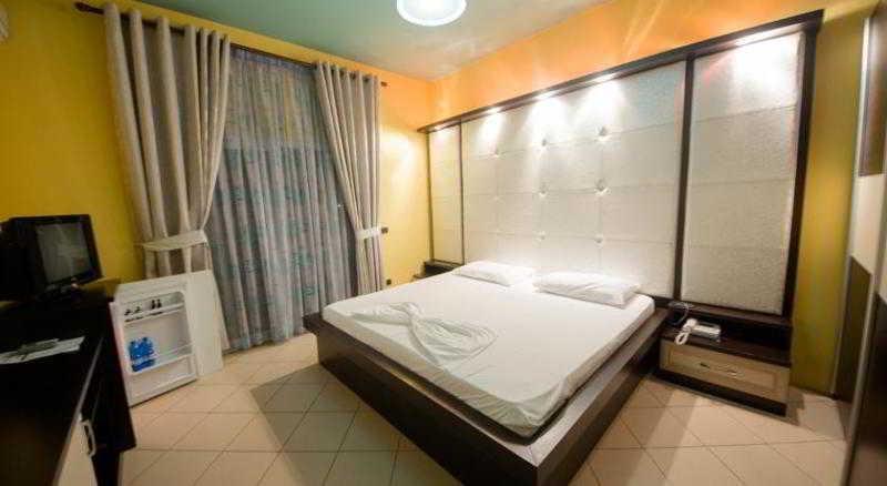 Hotel Vivas Durres Exterior photo