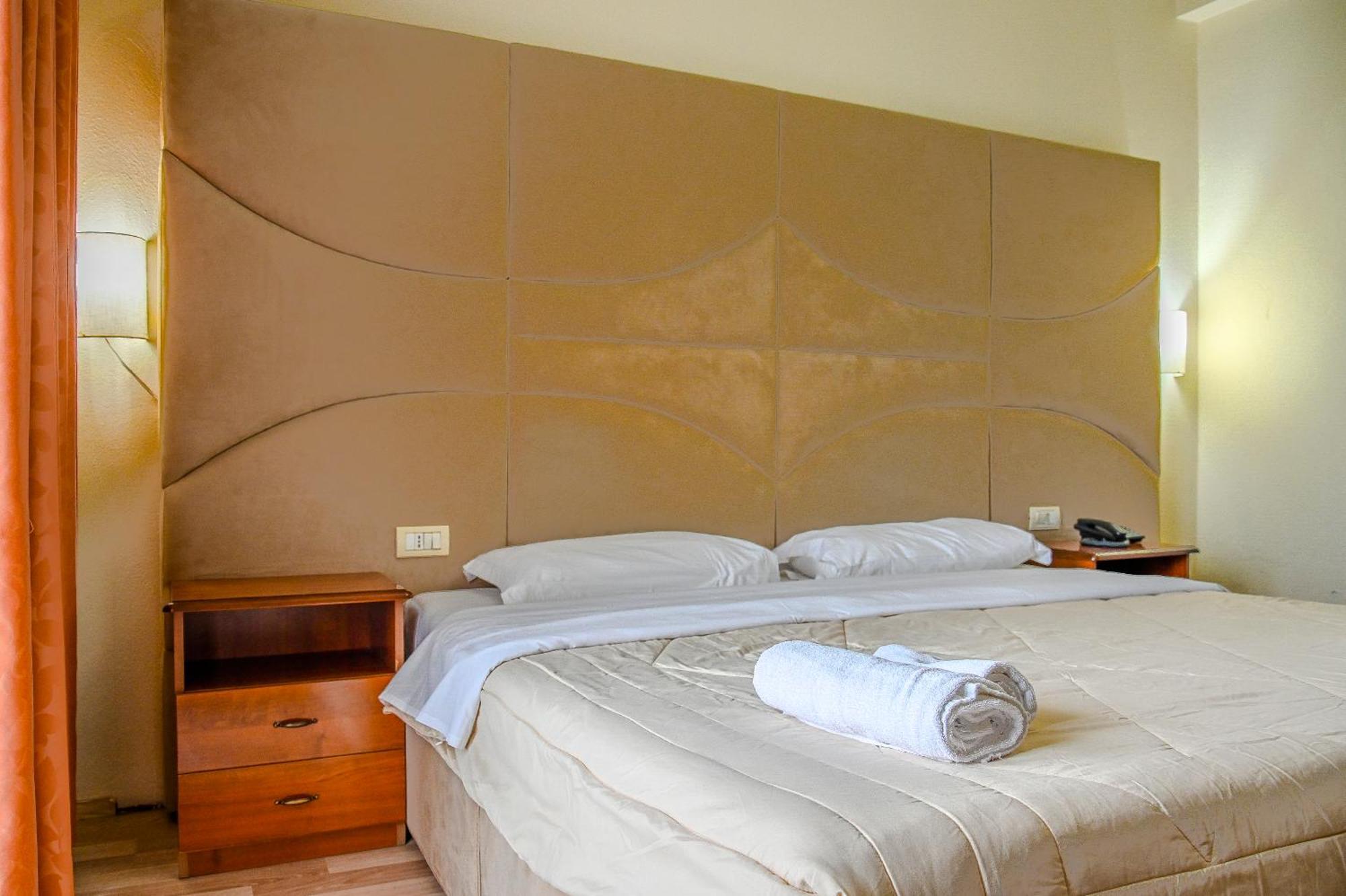 Hotel Vivas Durres Exterior photo