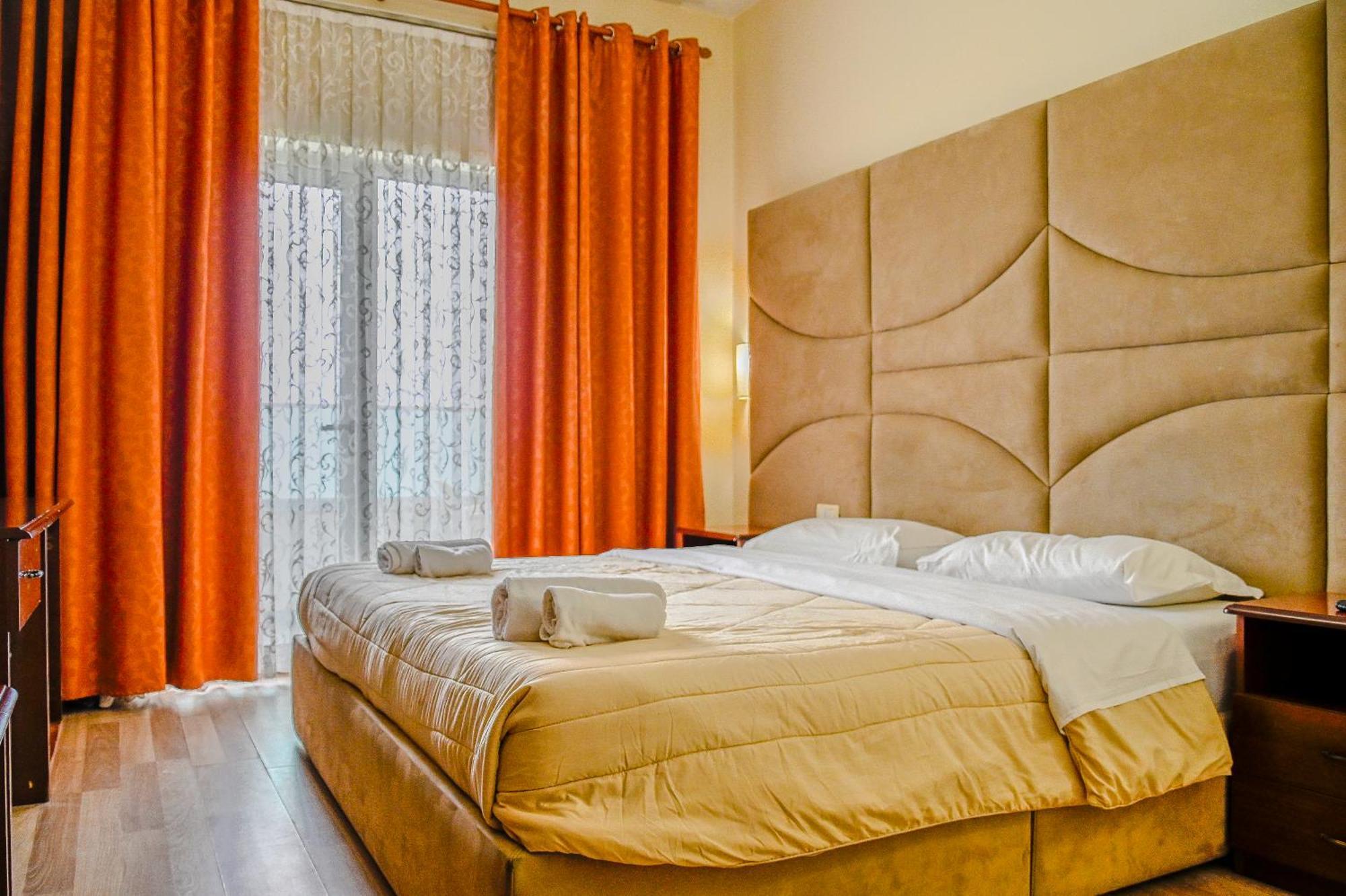 Hotel Vivas Durres Exterior photo