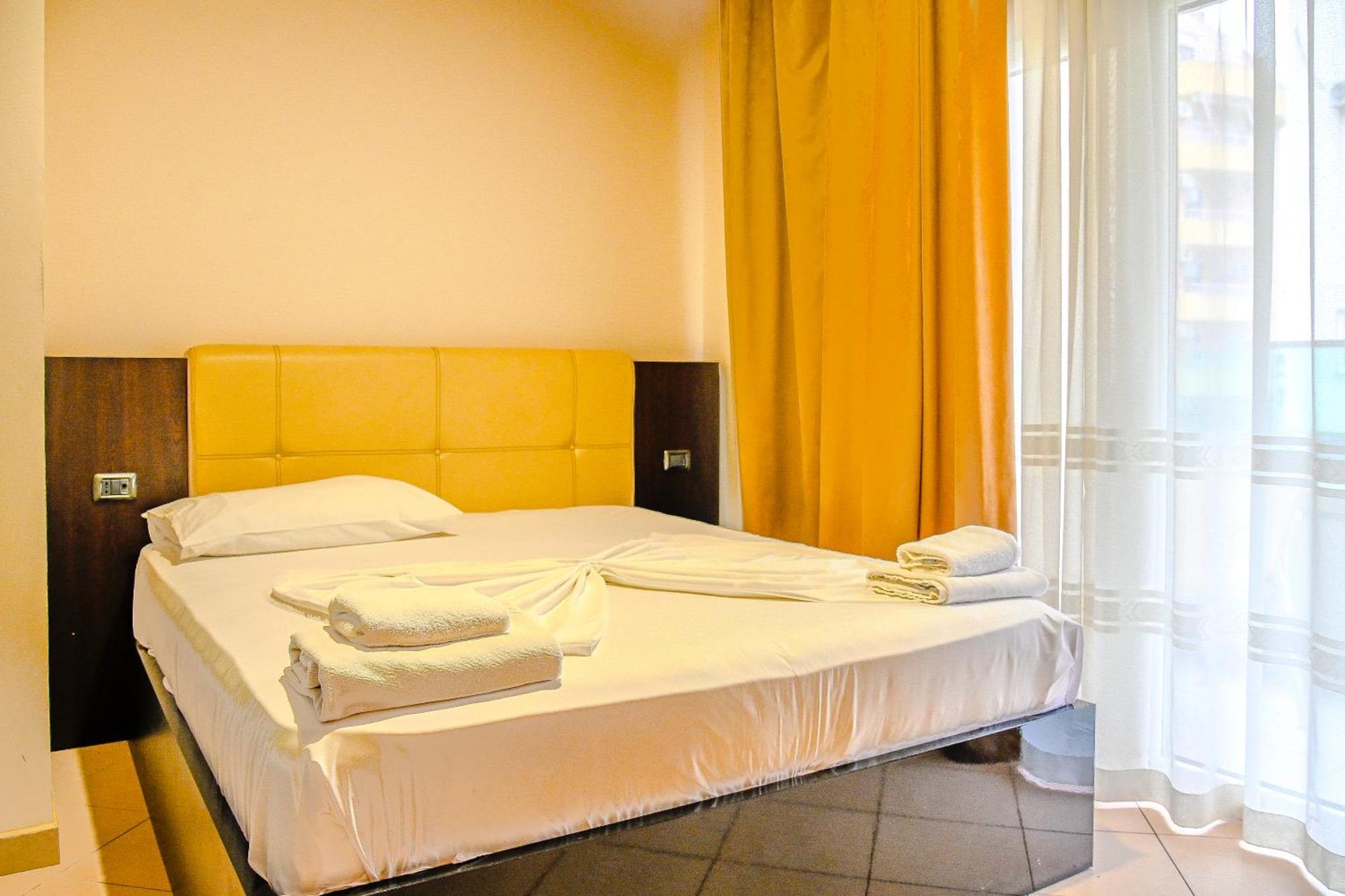 Hotel Vivas Durres Exterior photo
