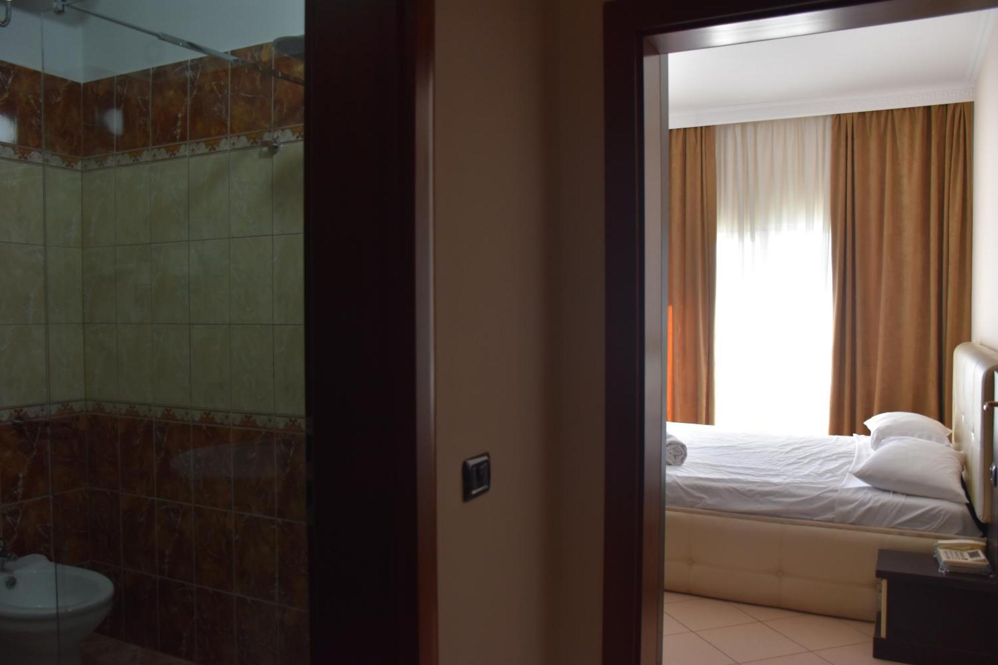 Hotel Vivas Durres Exterior photo