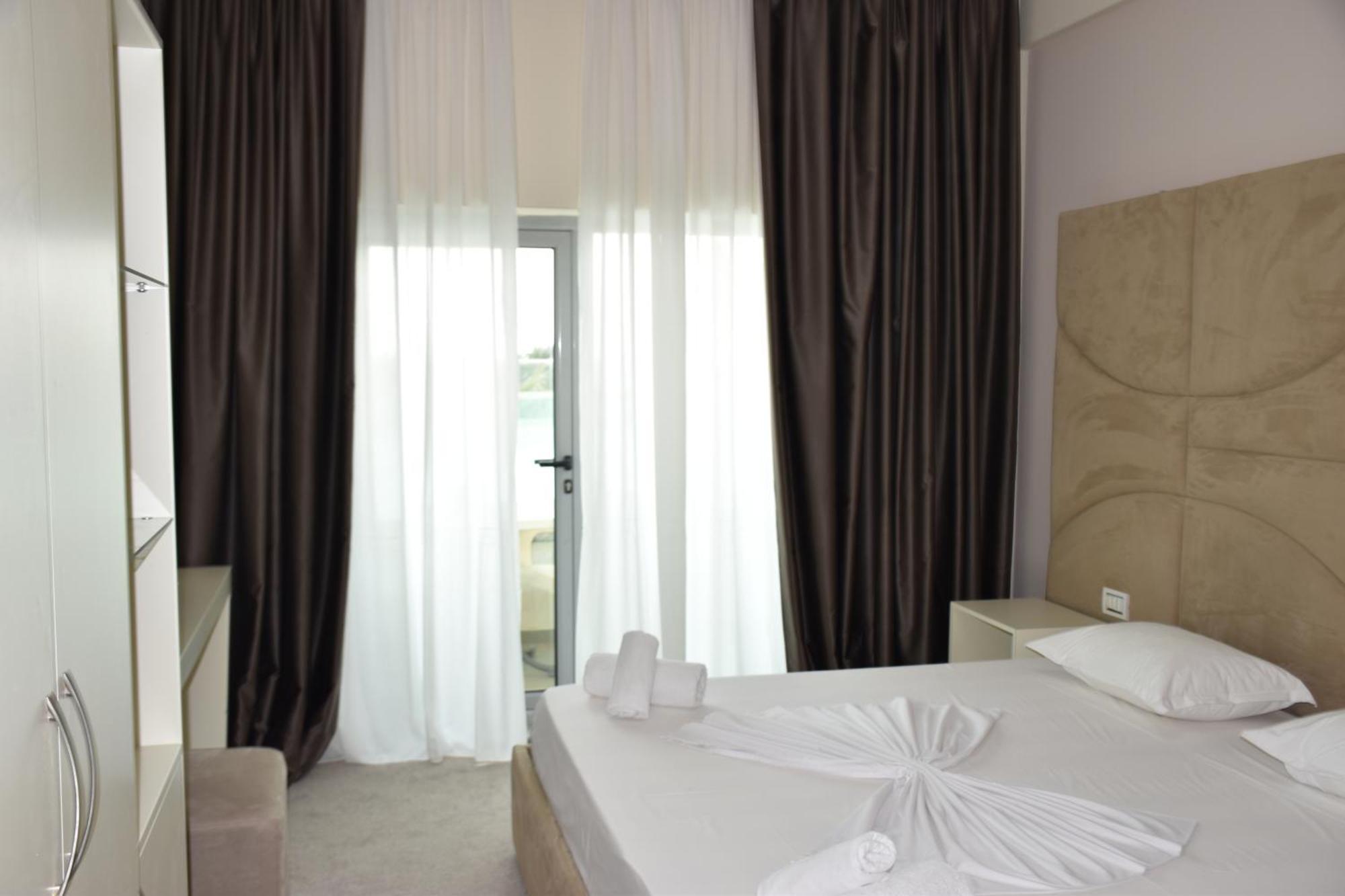Hotel Vivas Durres Exterior photo